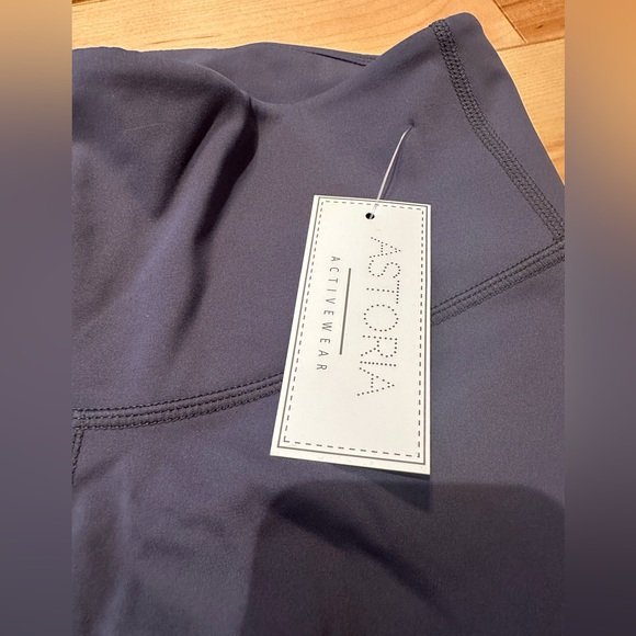 Astoria Luxe Scrunch Legging - Picture 5 of 8